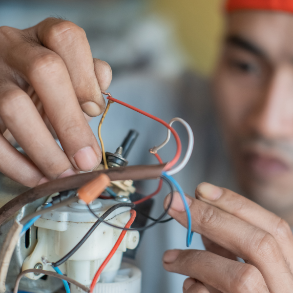 How to Choose the Right Electrician in Tampa Bay for Your Home or Business